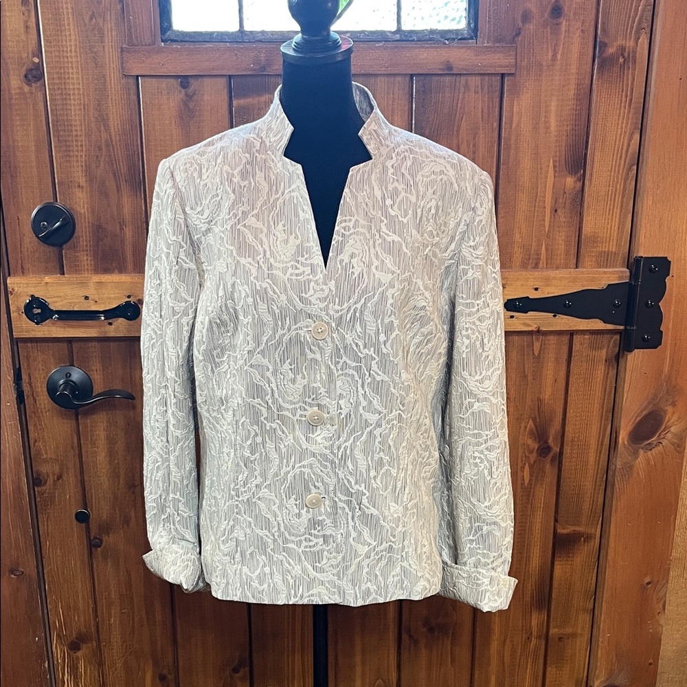 Coldwater Creek size Medium elegant Ivory jacket with Mandarin collar New 1224